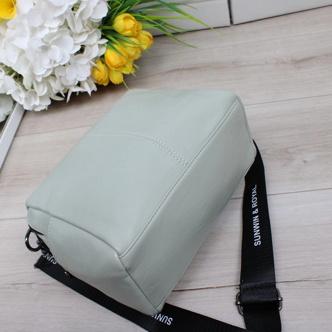 Жіноча сумка фісташка крос-боді світла для літа